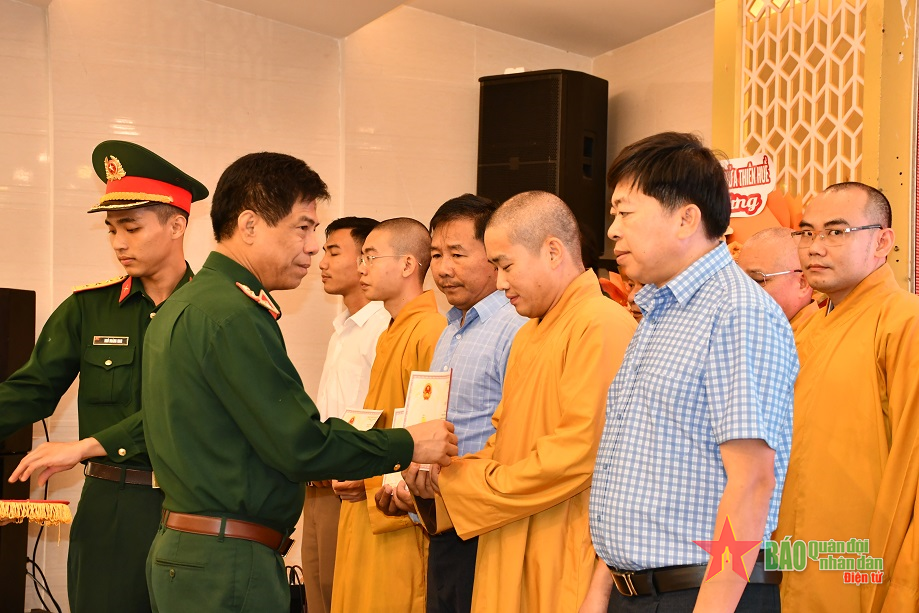 Bế mạc Hội nghị bồi dưỡng kiến thức QP&AN cho chức sắc, chức việc các tôn giáo